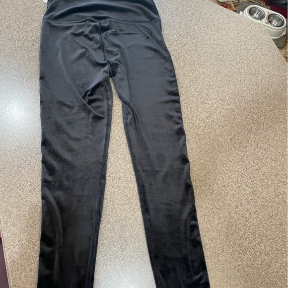 🆕 “Cut The Frills” Premium Velour Leggings with Gold Side Stripe, Size medium - Picture 4 of 8